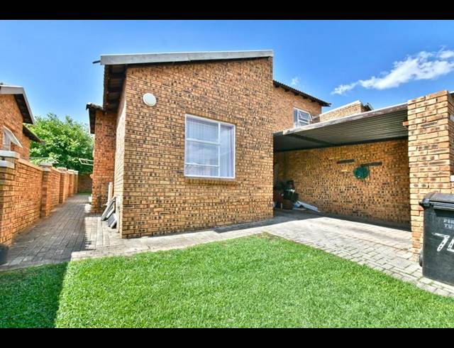 2 BEDROOM TOWNHOUSE FOR SALE IN HONEYDEW